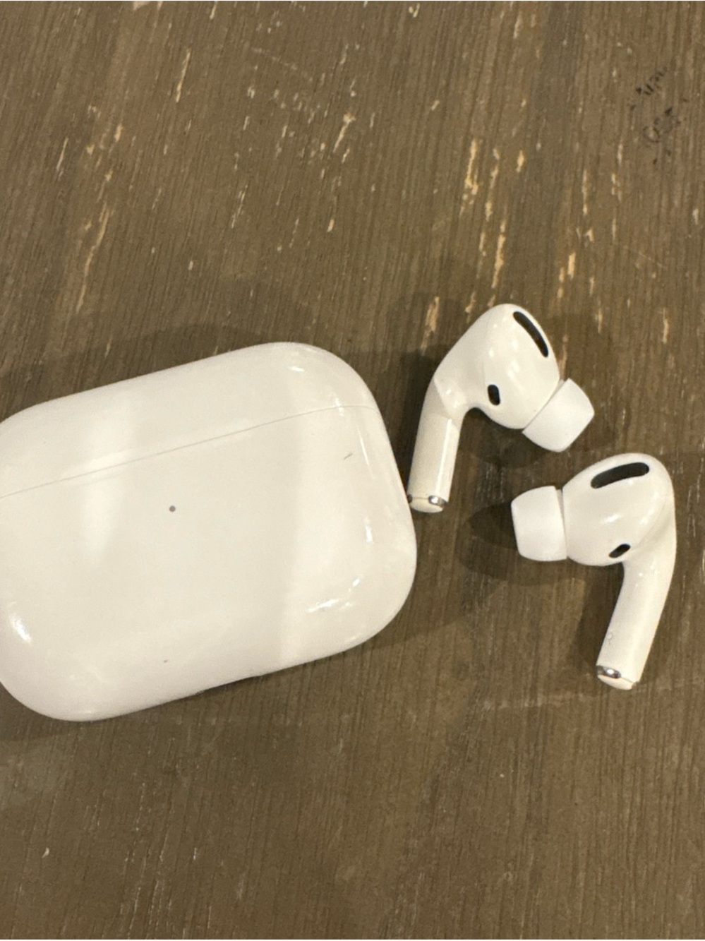 Apple AirPods Pro Wireless Earbuds in White with Charging Case